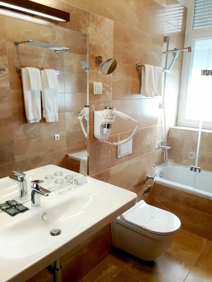 Hotel Maroon Zagreb Bagian luar foto