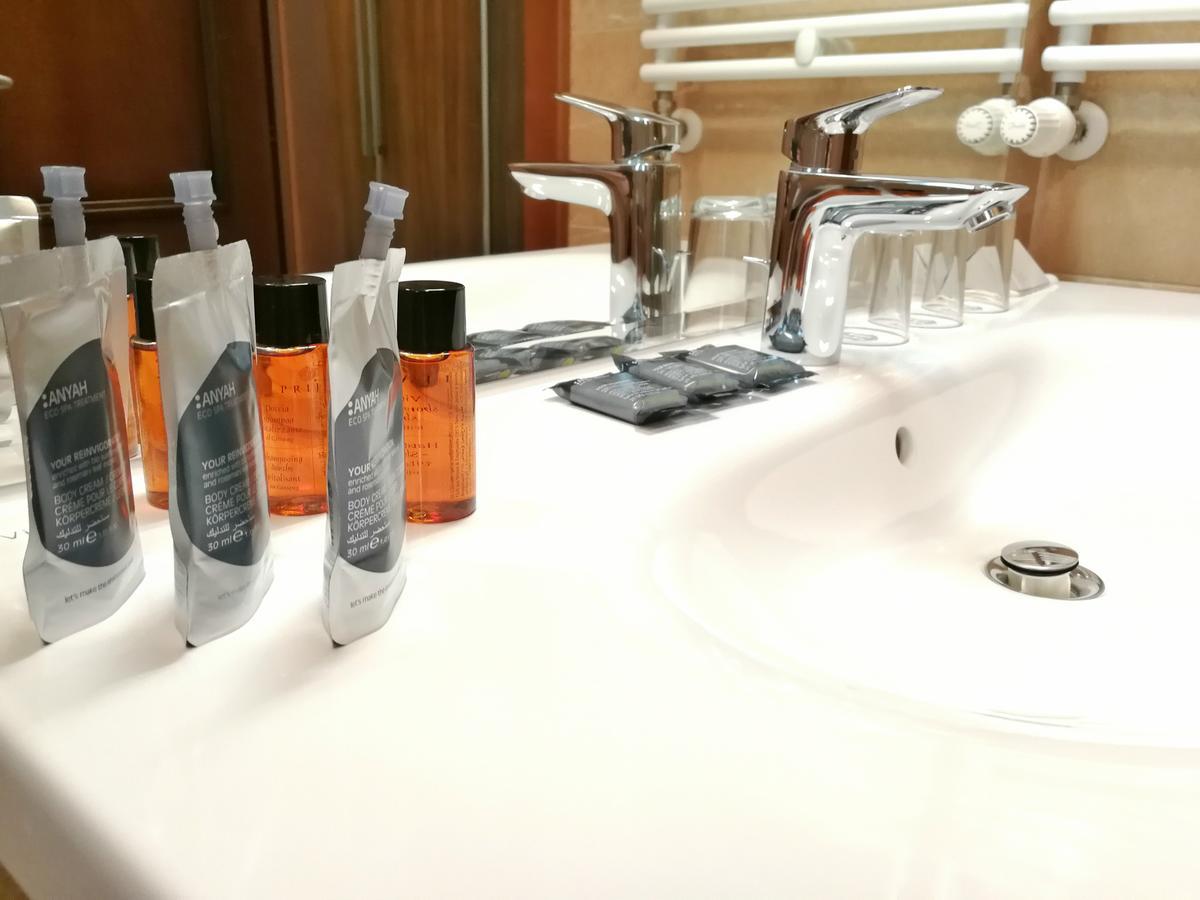 Hotel Maroon Zagreb Bagian luar foto