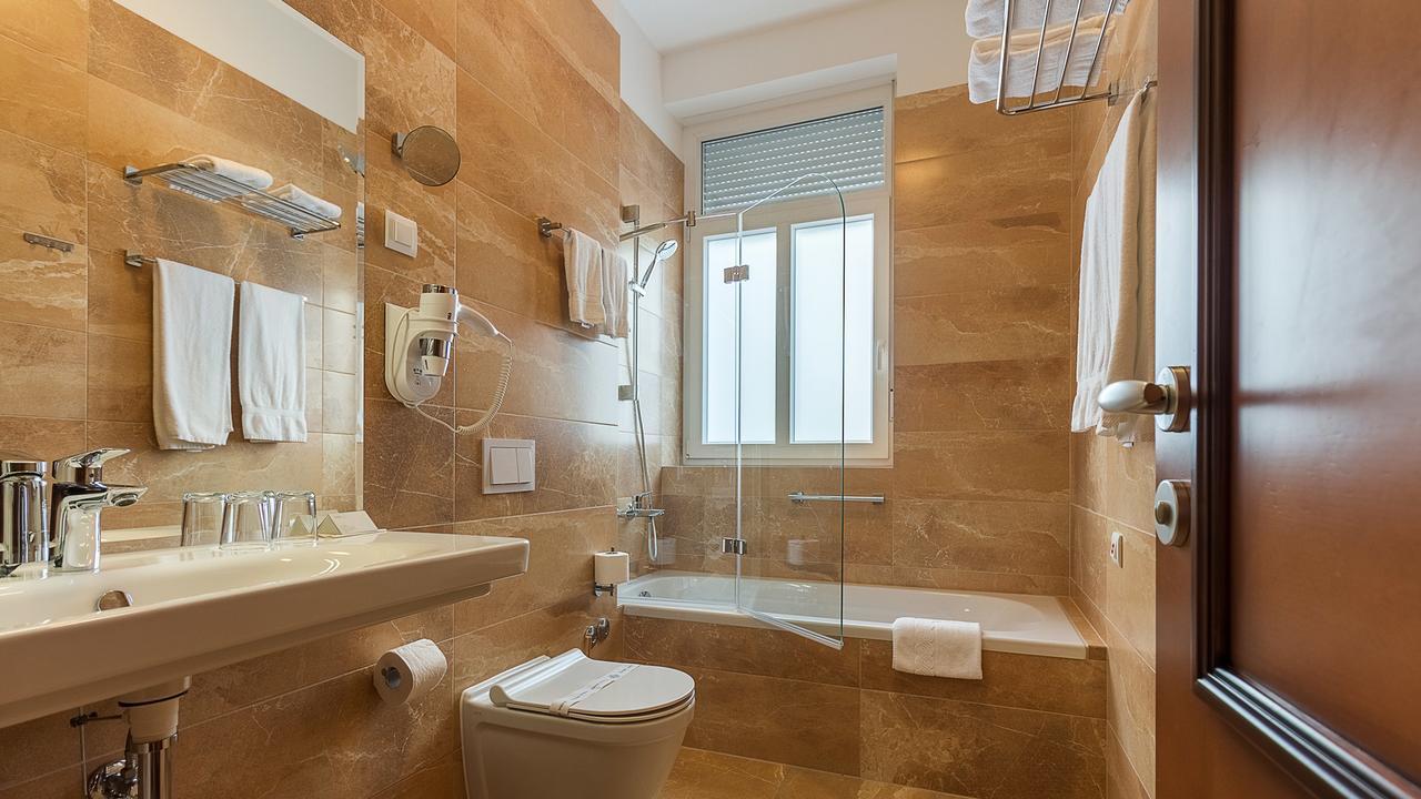 Hotel Maroon Zagreb Bagian luar foto