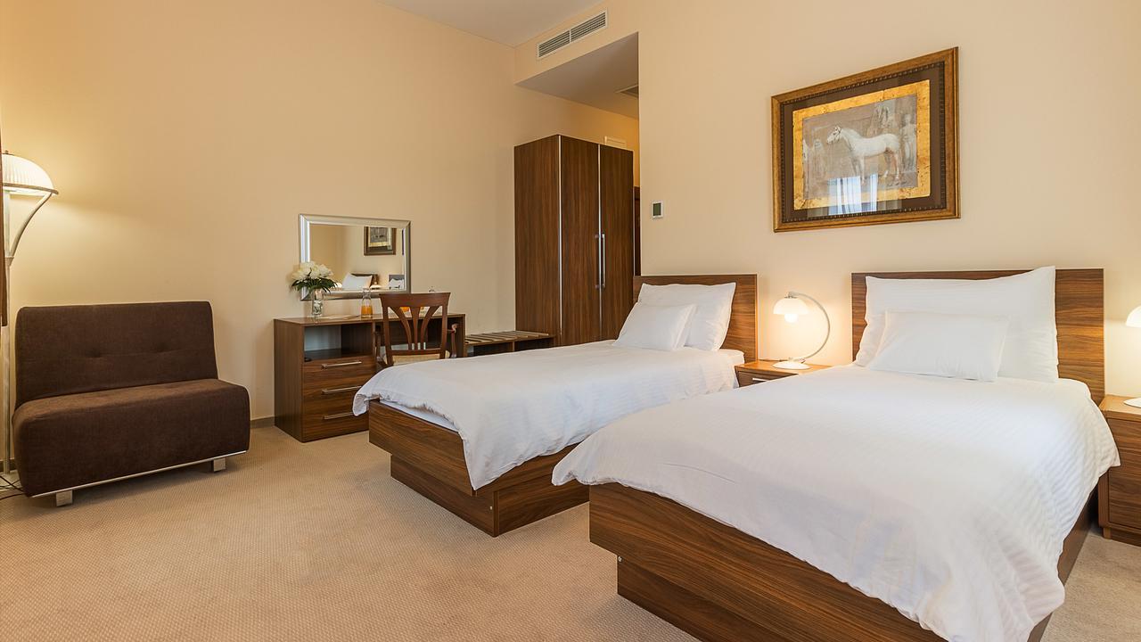Hotel Maroon Zagreb Bagian luar foto