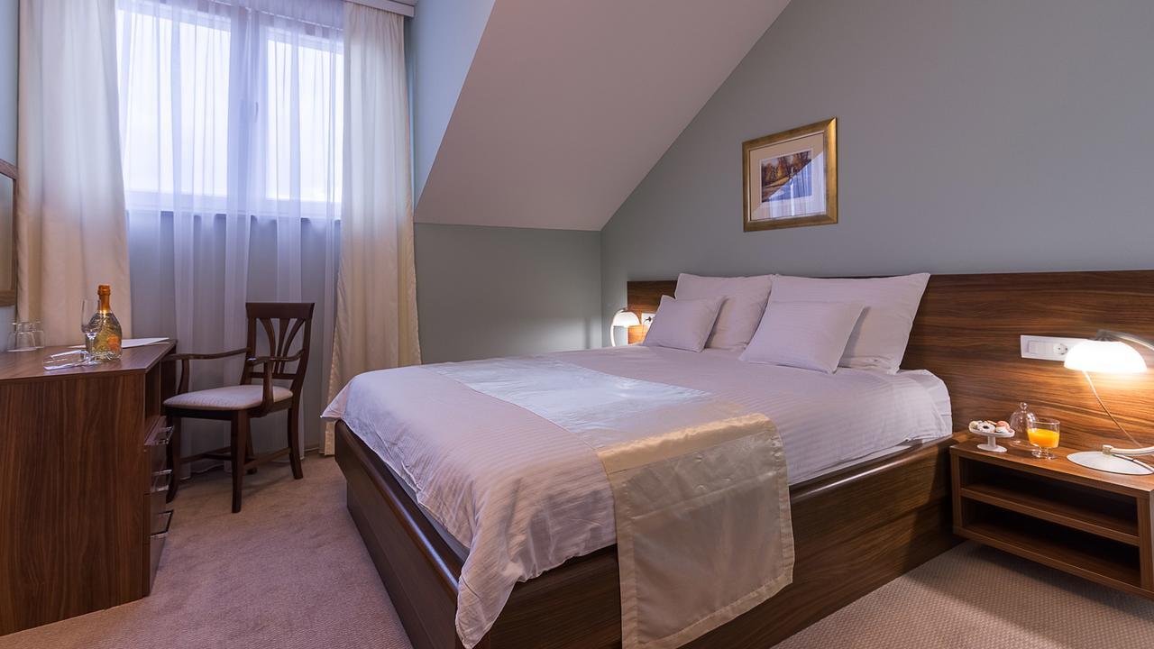 Hotel Maroon Zagreb Bagian luar foto