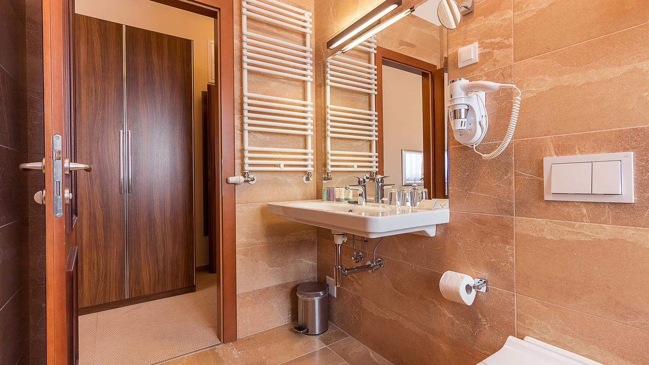 Hotel Maroon Zagreb Bagian luar foto